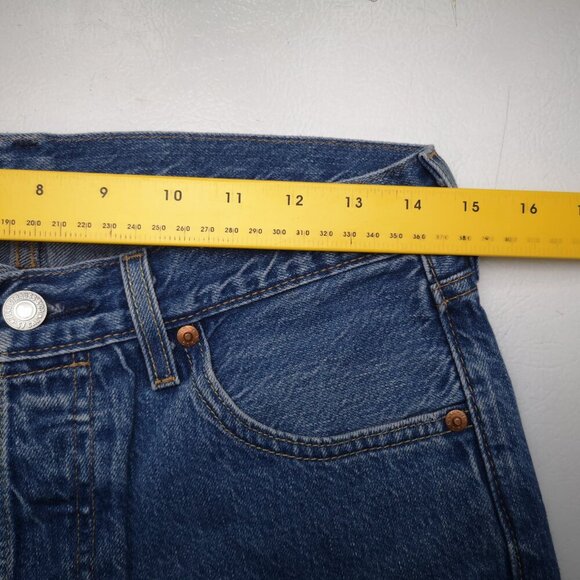 Levi's 501 Men's Size 30/30 Medium Wash Button Front Closure Blue Jeans - Picture 10 of 12